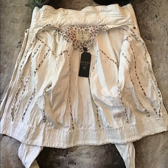 NWT - Guess bomber style jacket - Picture 4 of 6